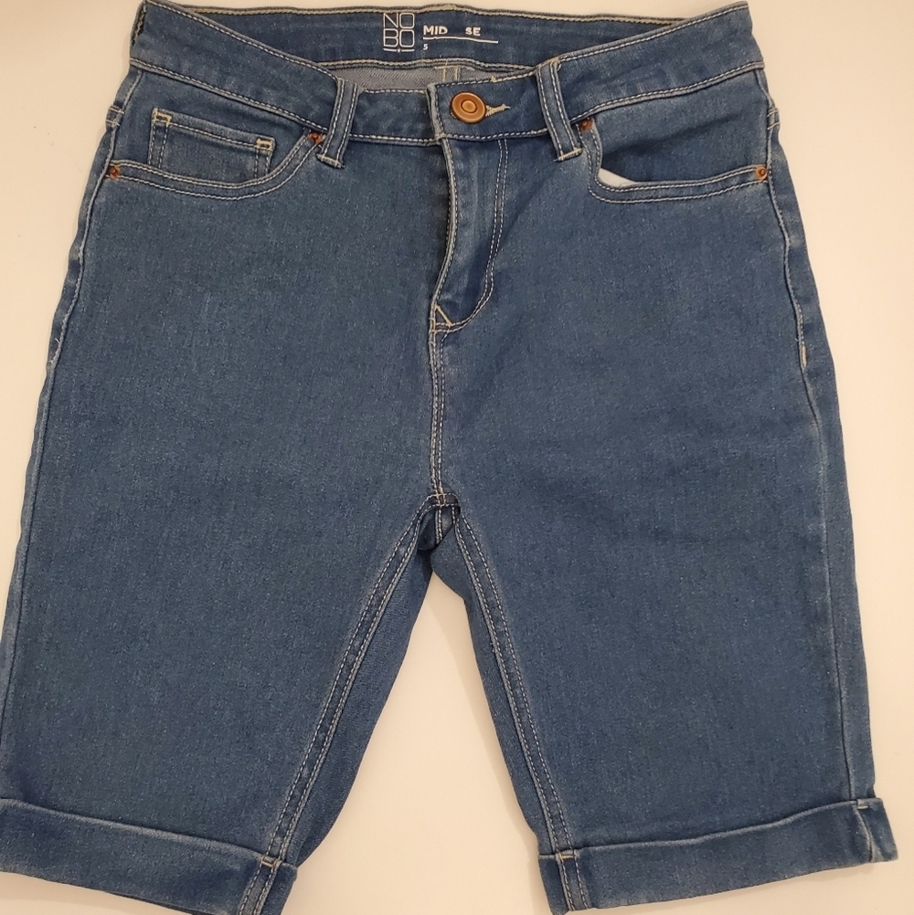 No boundaries Mid Rise Shorts